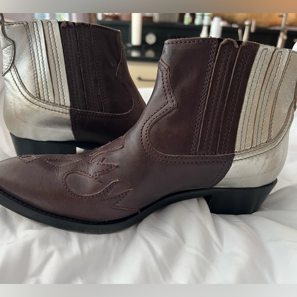 Golden Goose Women's AMANDA Western style booties, size 37, silver and chestnut - Picture 7 of 12